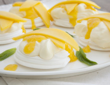 Mango Pavlovas